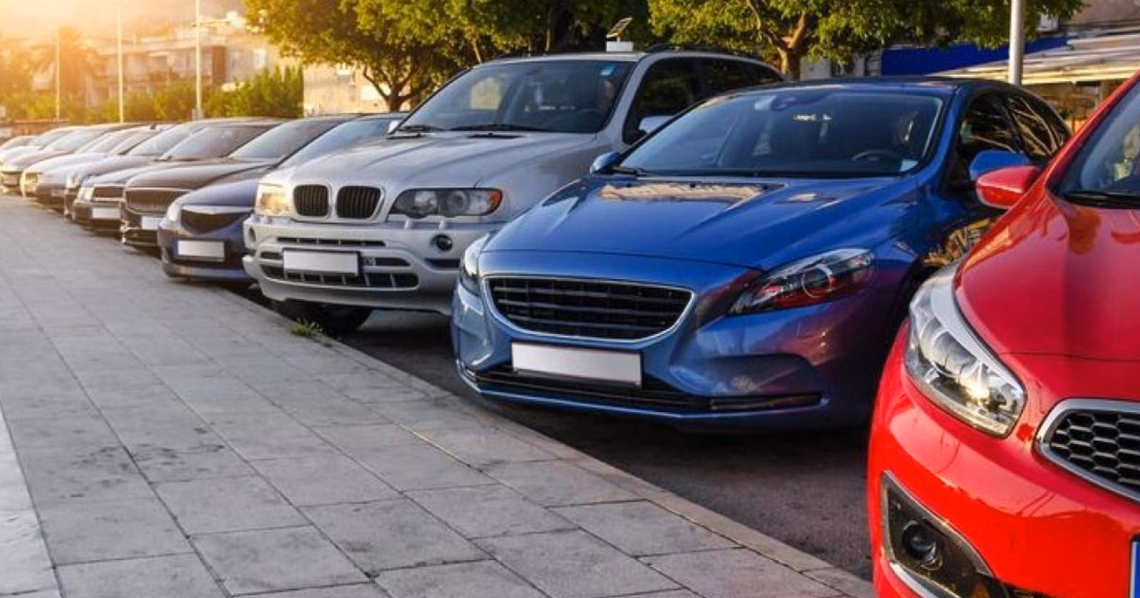 車屋（自動車販売店）を開業するには？必要な資格や許可、資金の目安、失敗を避ける方法を解説