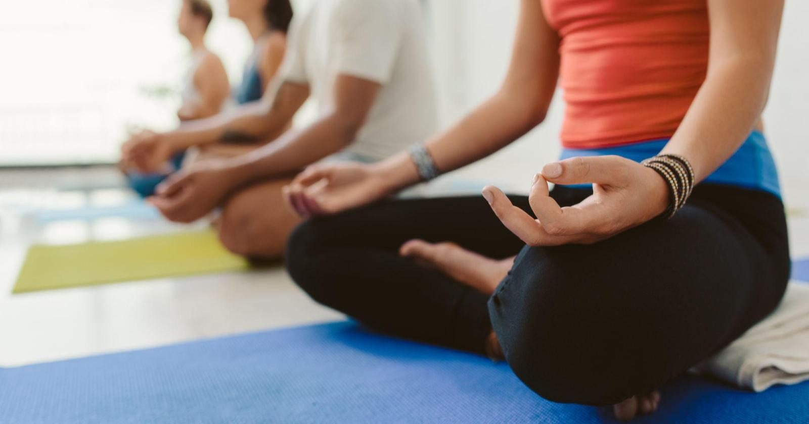 ヨガやピラティス教室が予約システムを導入するメリットとは？無料のおすすめのシステムも比較