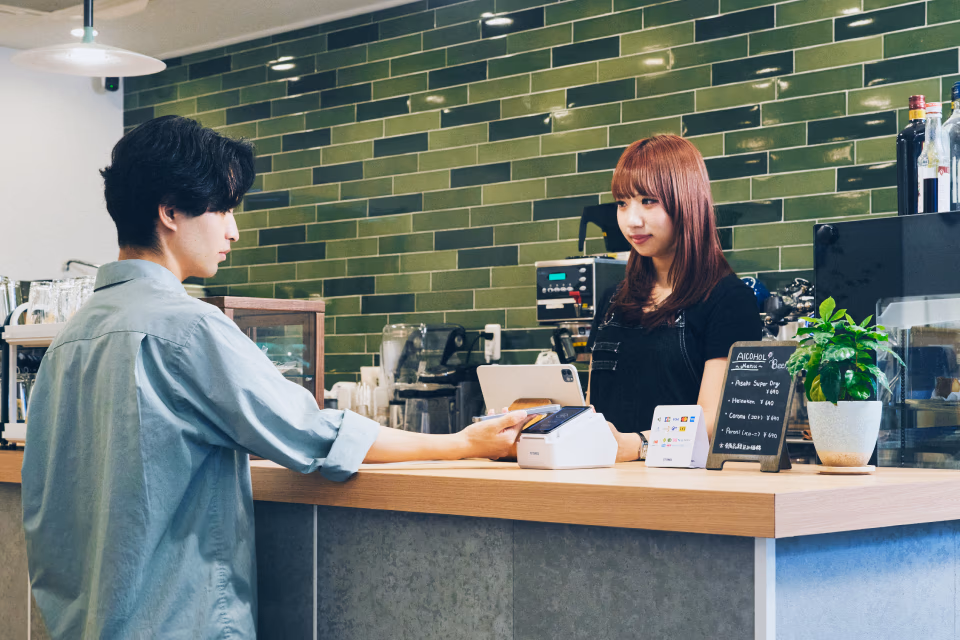 STORES 決済端末の利用シーン1
